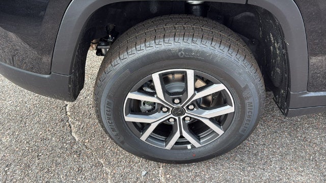 2027 Jeep Grand Cherokee GRAND CHEROKEE LAREDO X 4X4