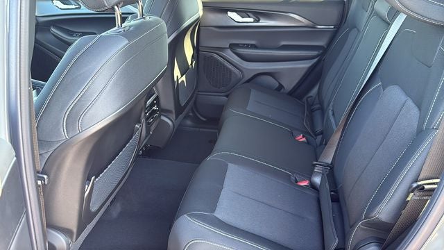 2027 Jeep Grand Cherokee GRAND CHEROKEE LAREDO 4X4