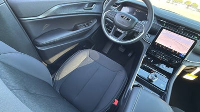 2027 Jeep Grand Cherokee GRAND CHEROKEE LAREDO 4X4