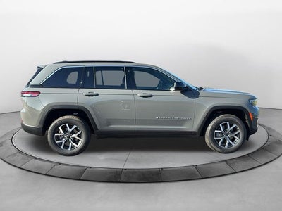 2027 Jeep Grand Cherokee GRAND CHEROKEE LAREDO 4X4