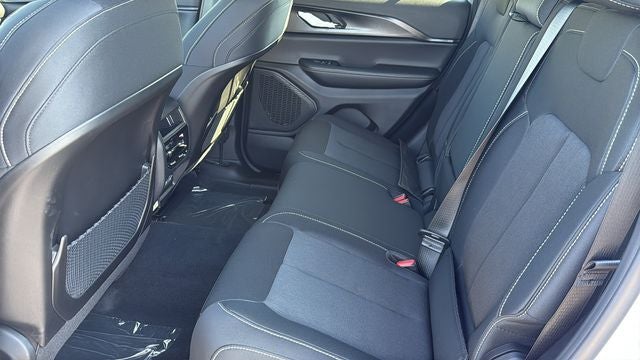 2027 Jeep Grand Cherokee GRAND CHEROKEE LAREDO X 4X4