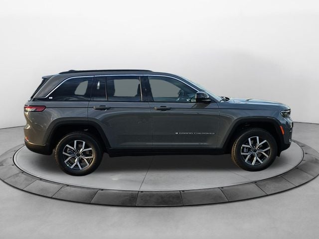 2027 Jeep Grand Cherokee Laredo X