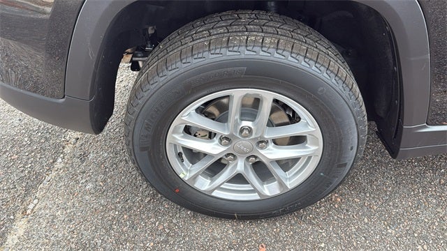 2025 Jeep Grand Cherokee GRAND CHEROKEE LAREDO X 4X4