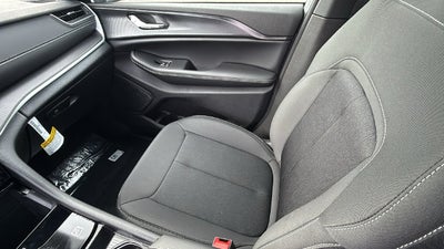 2027 Jeep Grand Cherokee GRAND CHEROKEE LAREDO 4X4