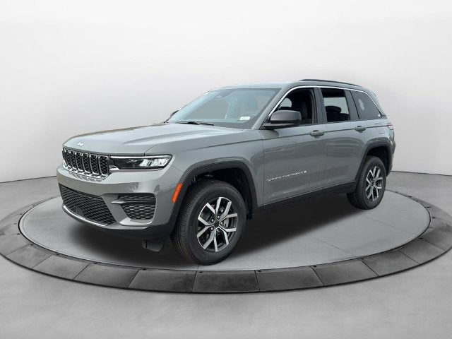 2027 Jeep Grand Cherokee GRAND CHEROKEE LAREDO 4X4