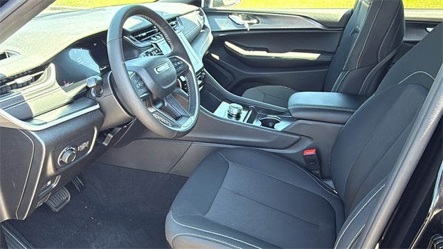 2025 Jeep Grand Cherokee GRAND CHEROKEE LAREDO 4X4