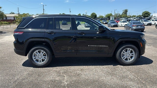 2025 Jeep Grand Cherokee GRAND CHEROKEE LAREDO 4X4