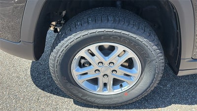 2025 Jeep Grand Cherokee GRAND CHEROKEE LAREDO 4X4