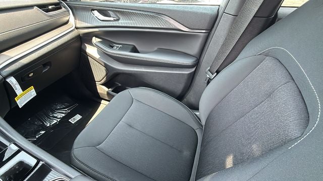 2026 Jeep Grand Cherokee GRAND CHEROKEE LAREDO X 4X4
