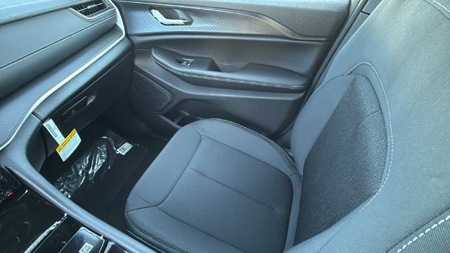 2027 Jeep Grand Cherokee GRAND CHEROKEE LAREDO 4X4