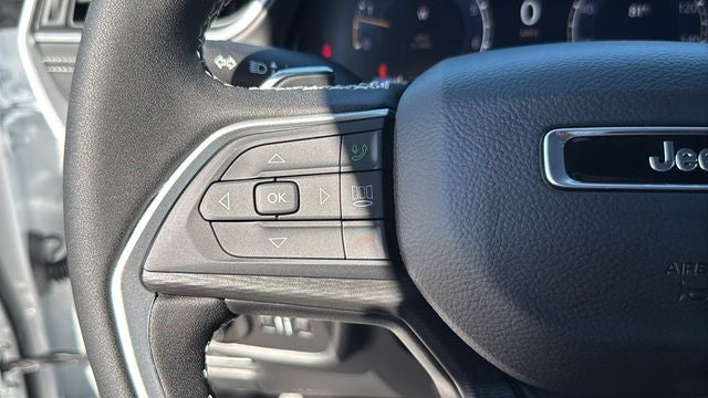 2027 Jeep Grand Cherokee GRAND CHEROKEE LAREDO 4X4