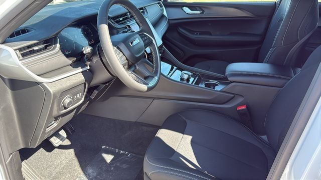 2027 Jeep Grand Cherokee GRAND CHEROKEE LAREDO 4X4