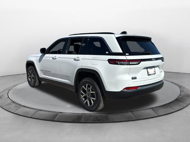 2027 Jeep Grand Cherokee GRAND CHEROKEE LAREDO 4X4