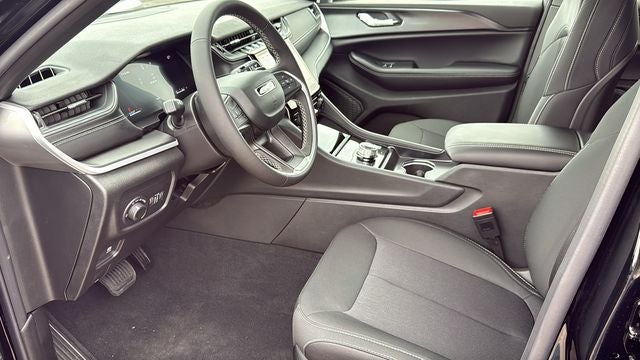 2027 Jeep Grand Cherokee GRAND CHEROKEE LAREDO 4X4