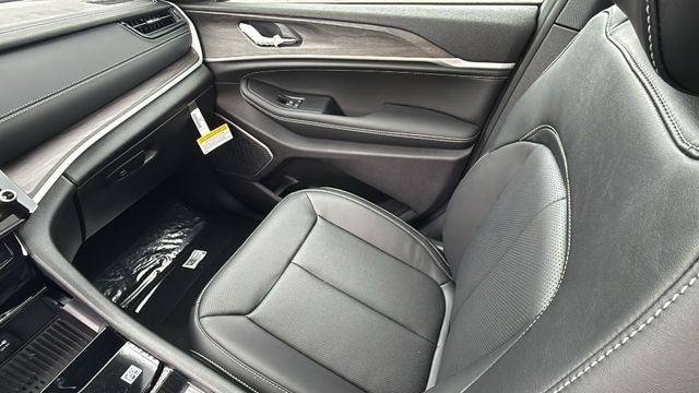 2027 Jeep Grand Cherokee GRAND CHEROKEE LIMITED RESERVE 4X4