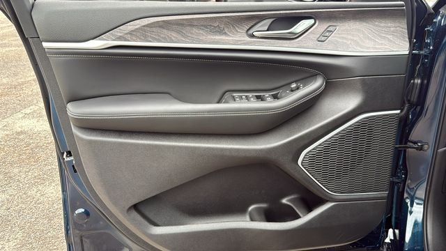 2027 Jeep Grand Cherokee GRAND CHEROKEE LIMITED RESERVE 4X4