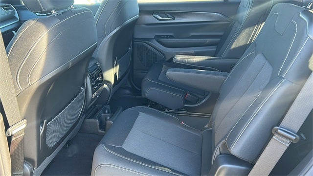 2025 Jeep Grand Cherokee GRAND CHEROKEE L LAREDO X 4X2