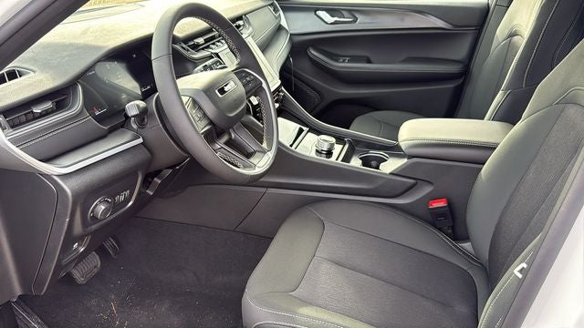 2025 Jeep Grand Cherokee GRAND CHEROKEE L LAREDO 4X2