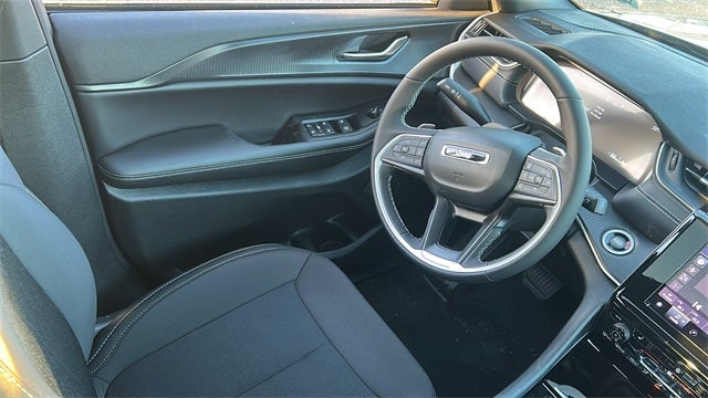 2025 Jeep Grand Cherokee GRAND CHEROKEE L LAREDO X 4X2