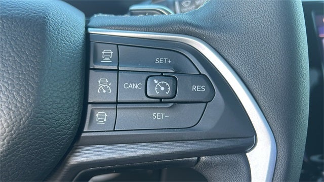 2025 Jeep Grand Cherokee GRAND CHEROKEE L LAREDO X 4X2