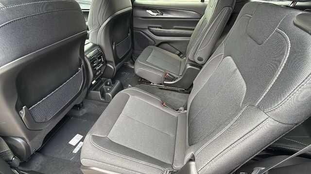 2026 Jeep Grand Cherokee GRAND CHEROKEE L LAREDO X 4X2
