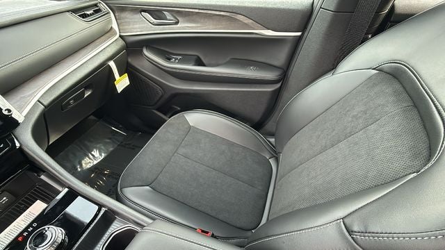 2026 Jeep Grand Cherokee GRAND CHEROKEE L LAREDO ALTITUDE 4X2