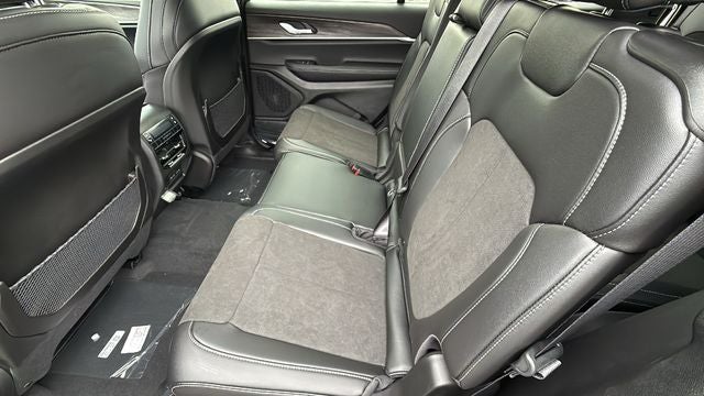 2027 Jeep Grand Cherokee GRAND CHEROKEE L LAREDO ALTITUDE 4X2