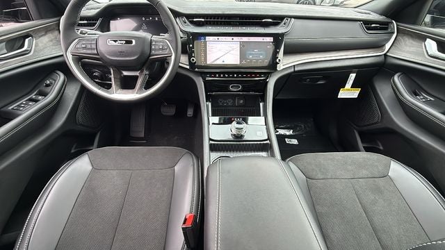 2027 Jeep Grand Cherokee GRAND CHEROKEE L LAREDO ALTITUDE 4X2