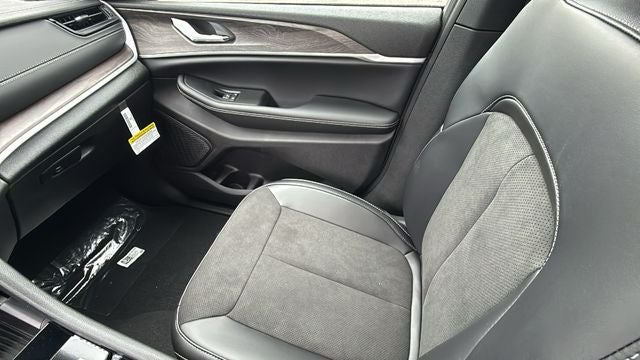 2027 Jeep Grand Cherokee GRAND CHEROKEE L LAREDO ALTITUDE 4X2