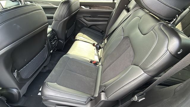2026 Jeep Grand Cherokee GRAND CHEROKEE L LAREDO ALTITUDE 4X2