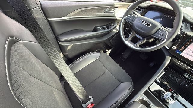 2026 Jeep Grand Cherokee GRAND CHEROKEE L LAREDO ALTITUDE 4X2