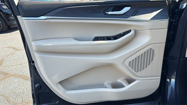 2025 Jeep Grand Cherokee GRAND CHEROKEE L LIMITED 4X2