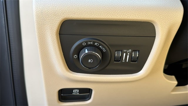 2025 Jeep Grand Cherokee GRAND CHEROKEE L LIMITED 4X2