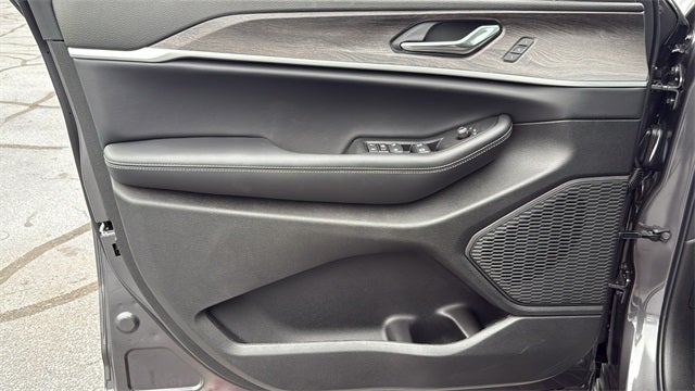 2025 Jeep Grand Cherokee GRAND CHEROKEE L LIMITED 4X2