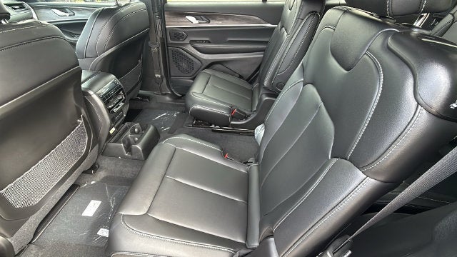 2027 Jeep Grand Cherokee GRAND CHEROKEE L LIMITED 4X2