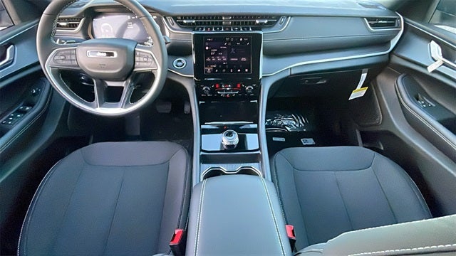 2025 Jeep Grand Cherokee GRAND CHEROKEE L LAREDO X 4X4