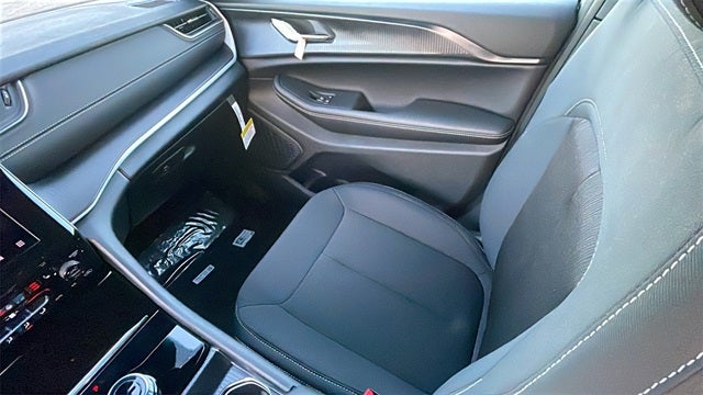 2025 Jeep Grand Cherokee GRAND CHEROKEE L LAREDO X 4X4