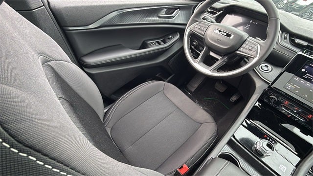 2025 Jeep Grand Cherokee GRAND CHEROKEE L LAREDO X 4X4