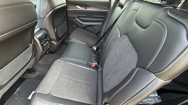 2027 Jeep Grand Cherokee GRAND CHEROKEE L LAREDO ALTITUDE 4X4