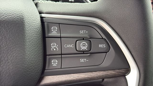 2027 Jeep Grand Cherokee GRAND CHEROKEE L LAREDO ALTITUDE 4X4