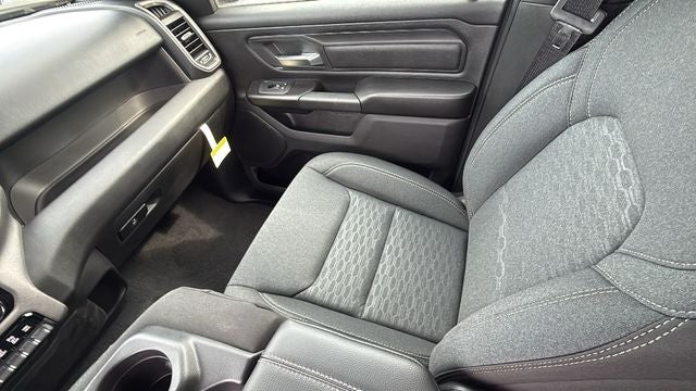 2026 RAM 1500 RAM 1500 EXPRESS QUAD CAB 4X2 6'4' BOX