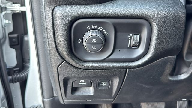 2026 RAM 1500 RAM 1500 EXPRESS CREW CAB 4X4 5'7' BOX