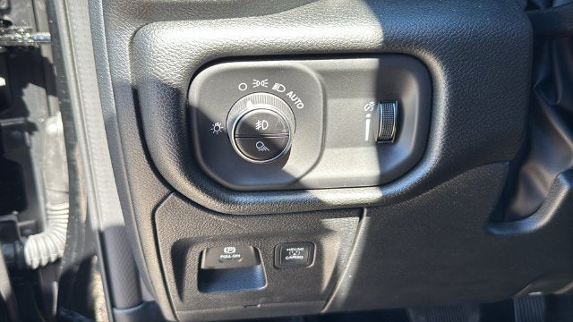 2027 RAM Ram 1500 RAM 1500 WARLOCK CREW CAB 4X4 5'7' BOX