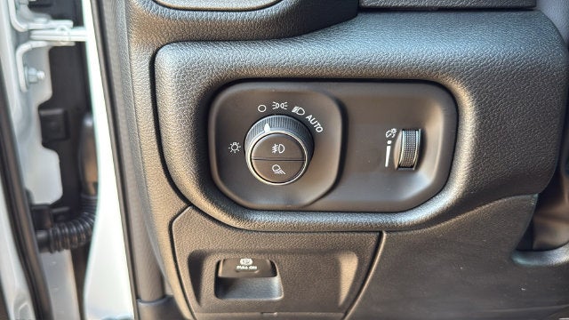 2027 RAM Ram 1500 RAM 1500 EXPRESS CREW CAB 4X4 5'7' BOX