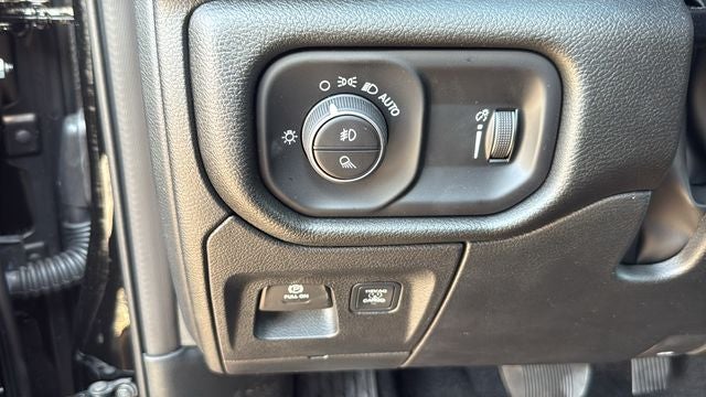 2026 RAM 1500 RAM 1500 EXPRESS CREW CAB 4X4 5'7' BOX