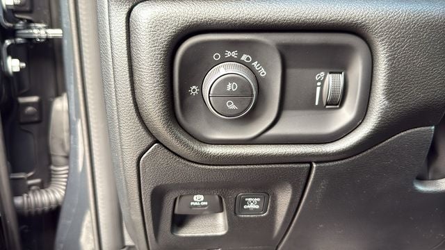 2026 RAM 1500 RAM 1500 EXPRESS CREW CAB 4X4 5'7' BOX