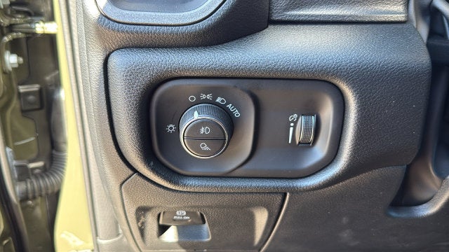 2027 RAM Ram 1500 RAM 1500 WARLOCK CREW CAB 4X4 5'7' BOX