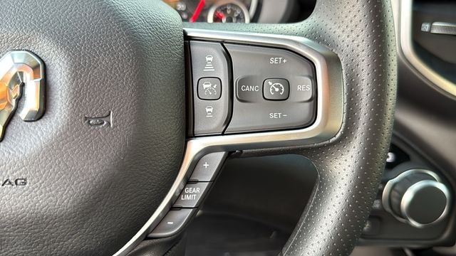 2026 RAM 1500 RAM 1500 EXPRESS CREW CAB 4X4 5'7' BOX